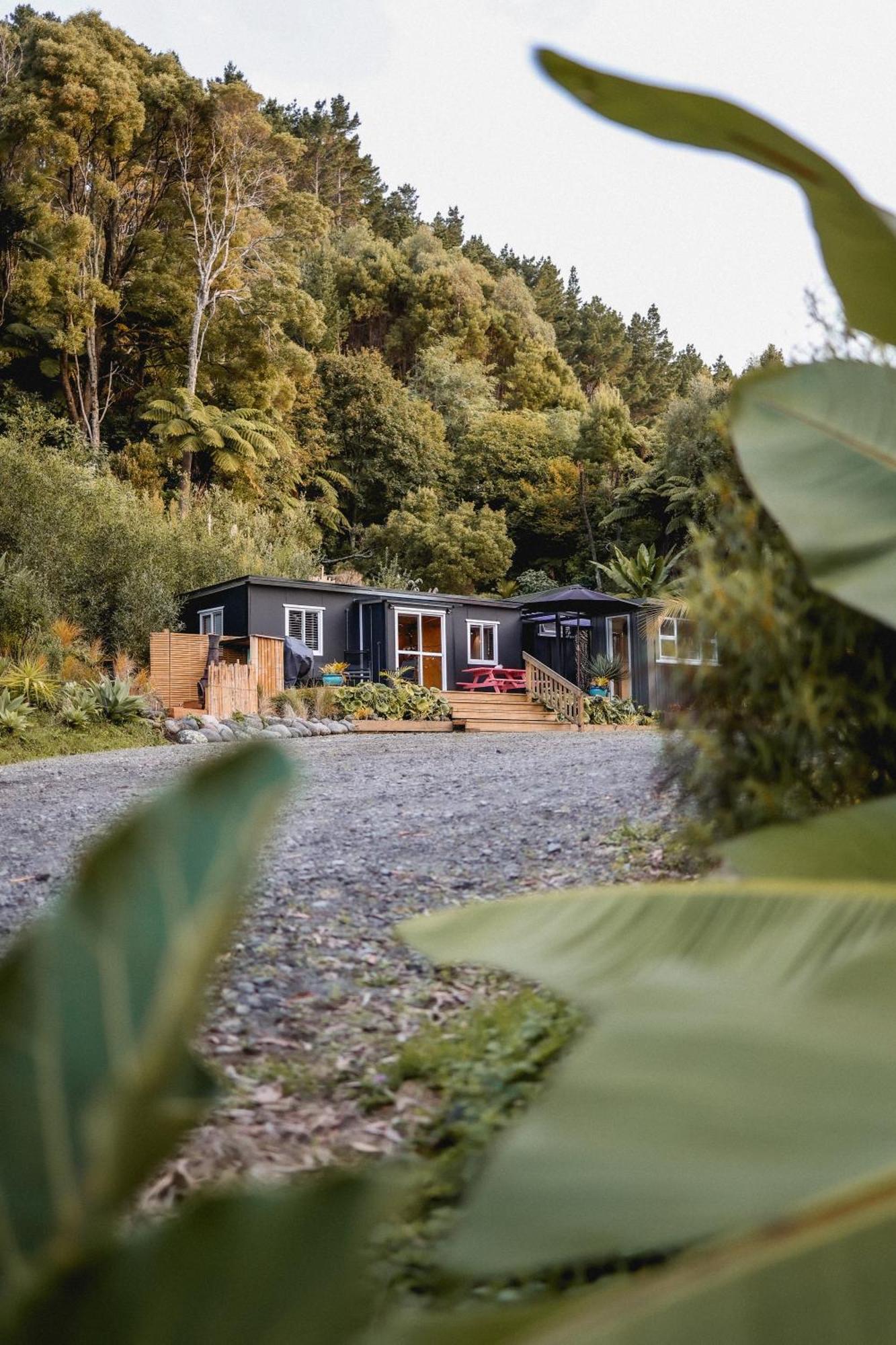 Kaitake Kabana - Unique, Off-Grid, Studio Retreat Oakura Esterno foto