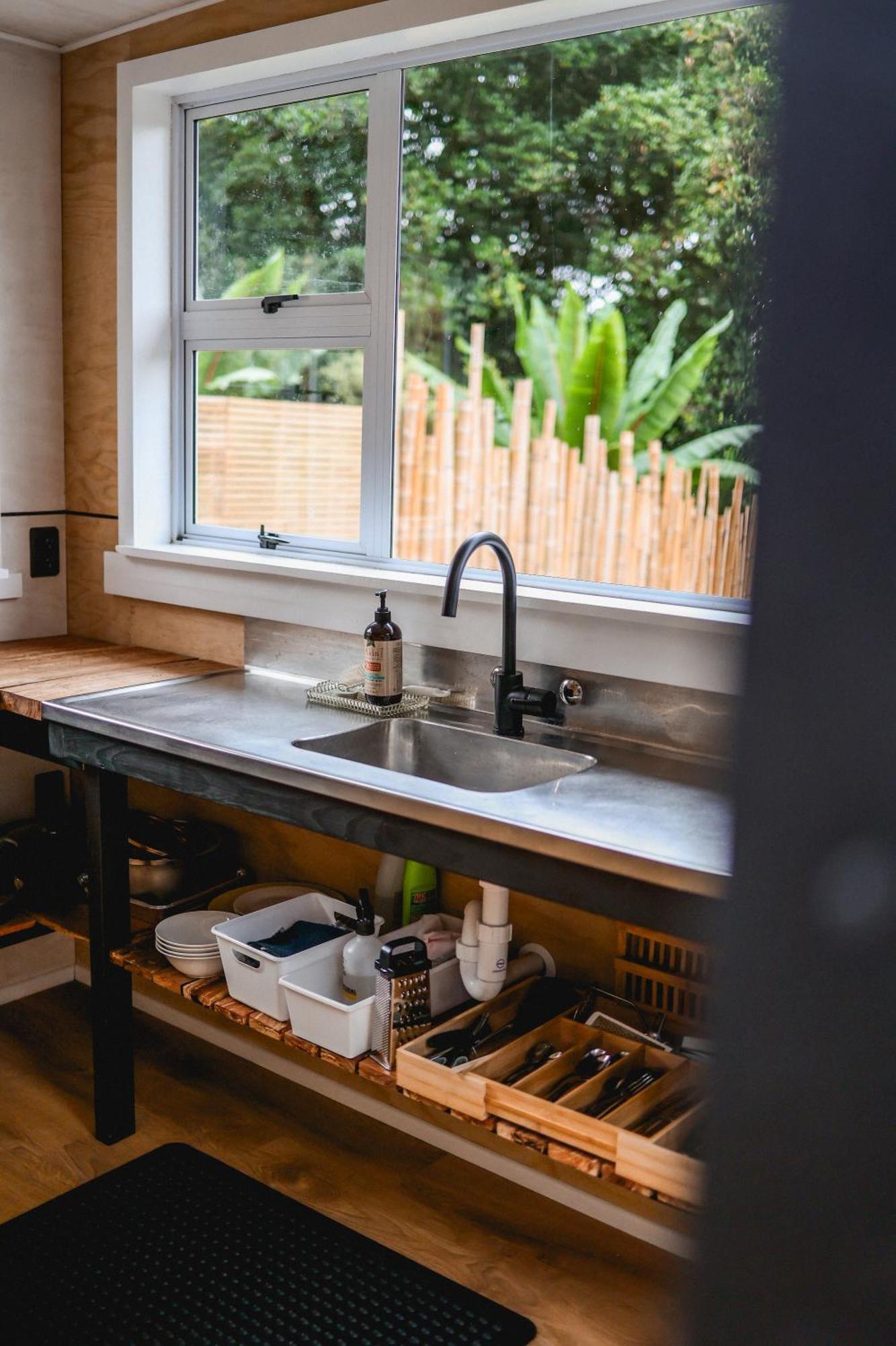 Kaitake Kabana - Unique, Off-Grid, Studio Retreat Oakura Esterno foto
