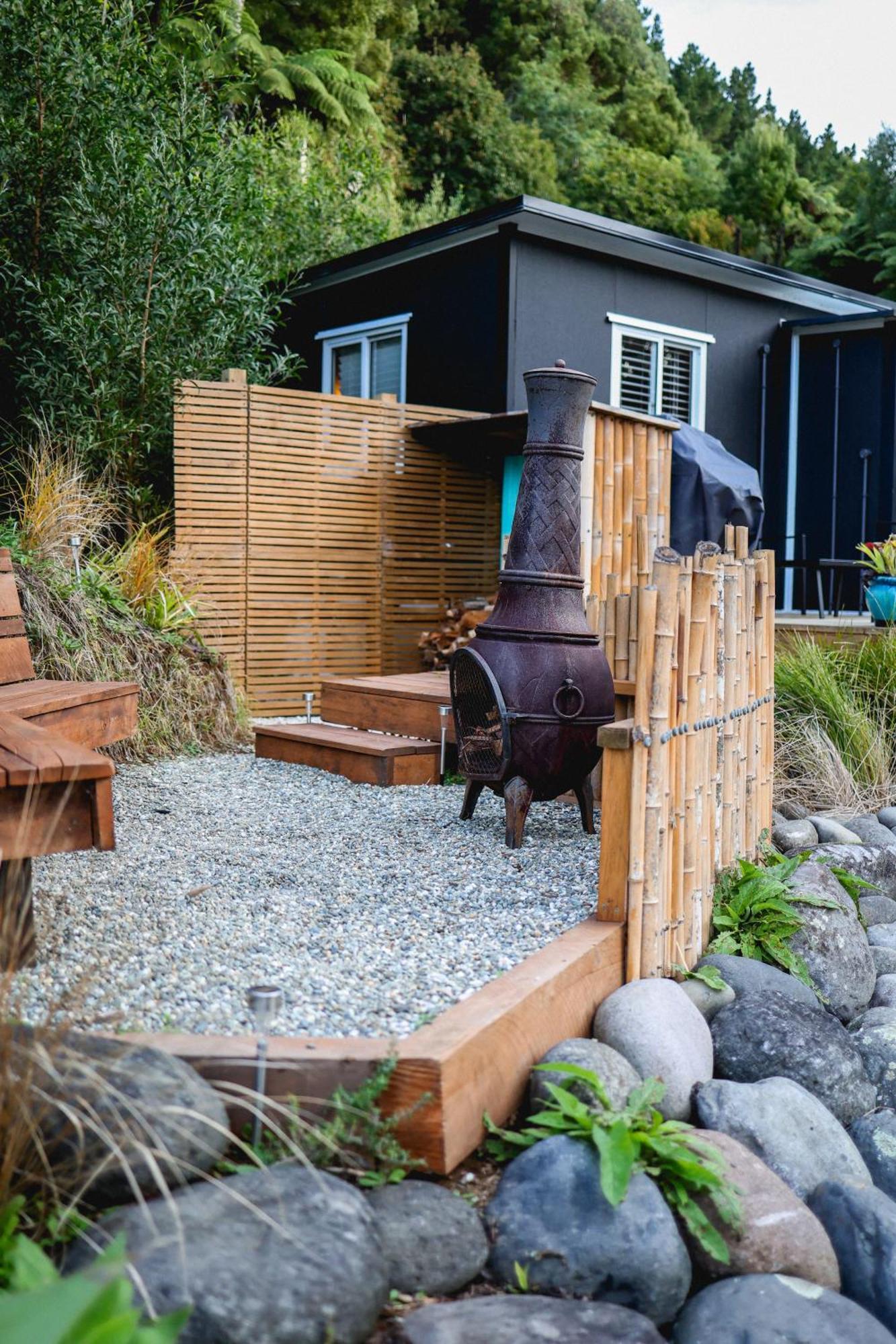Kaitake Kabana - Unique, Off-Grid, Studio Retreat Oakura Esterno foto