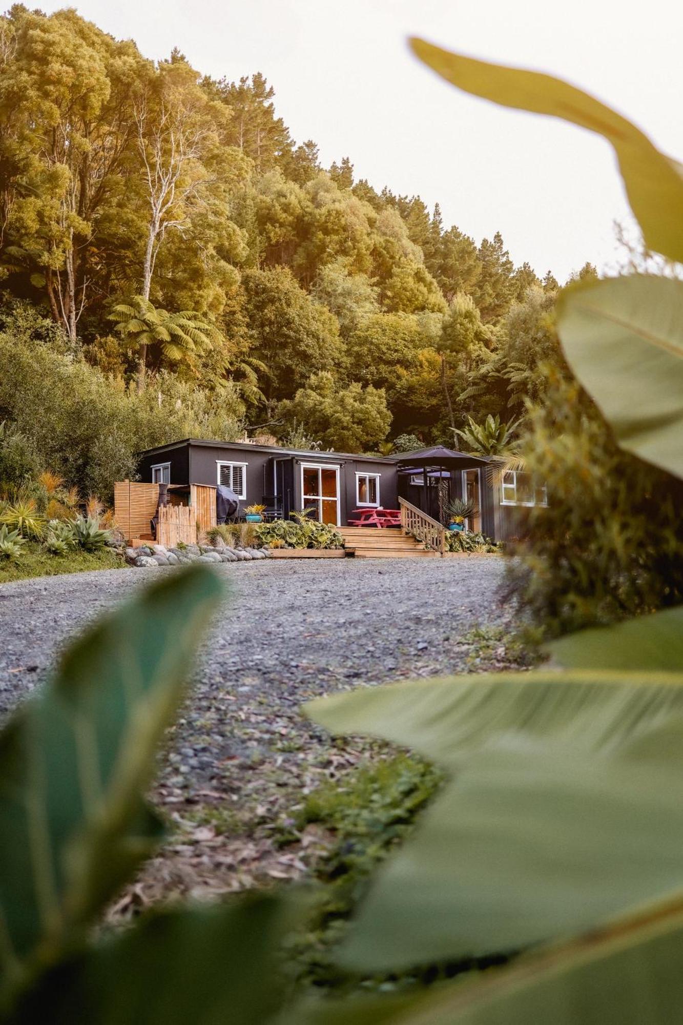 Kaitake Kabana - Unique, Off-Grid, Studio Retreat Oakura Esterno foto