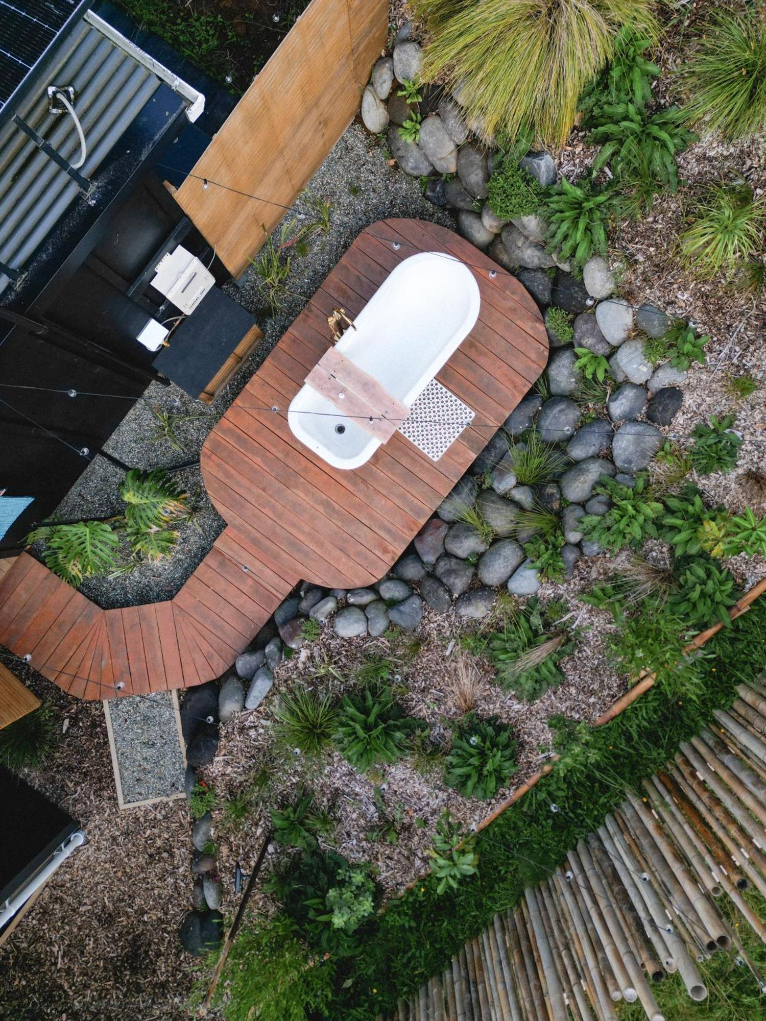 Kaitake Kabana - Unique, Off-Grid, Studio Retreat Oakura Esterno foto